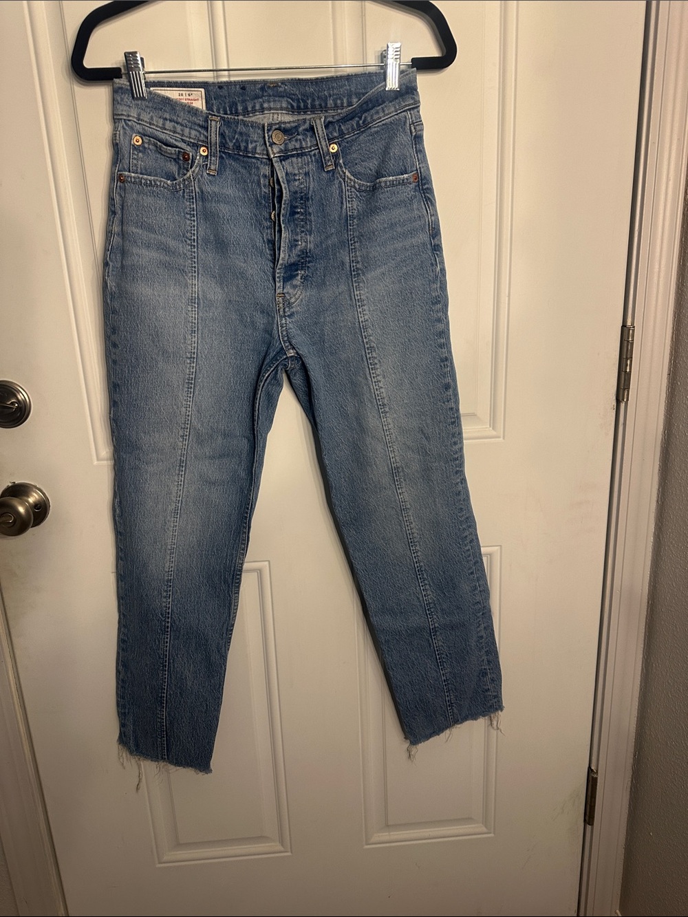 Gap cheeky straight high rise jeans with front seams and raw hems. Size 28/6 R